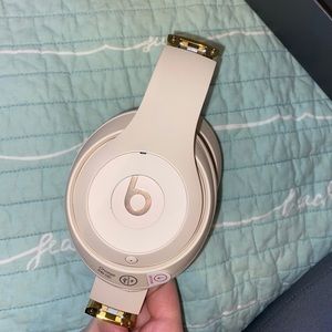 Brand new beats 3 studio wireless